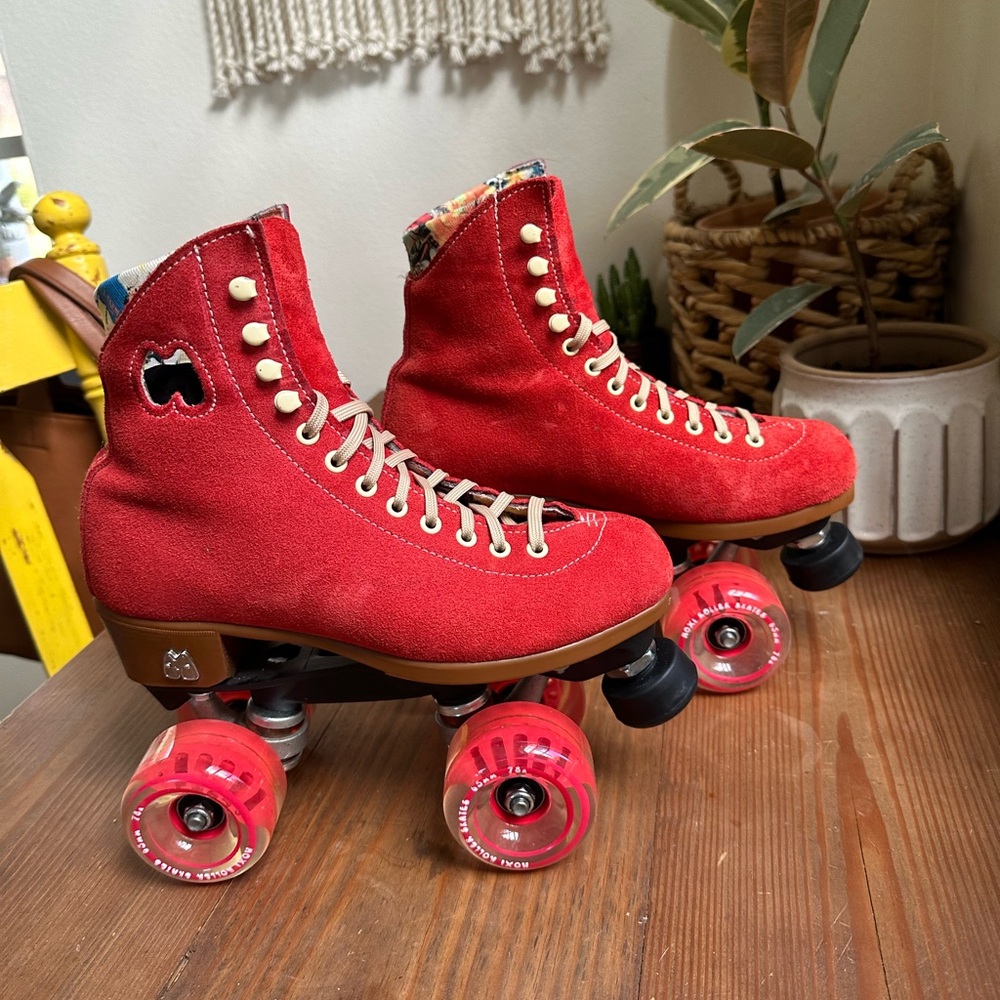 Moxi Lolly “Poppy” Red Suede Roller Skates - Picture 5 of 9